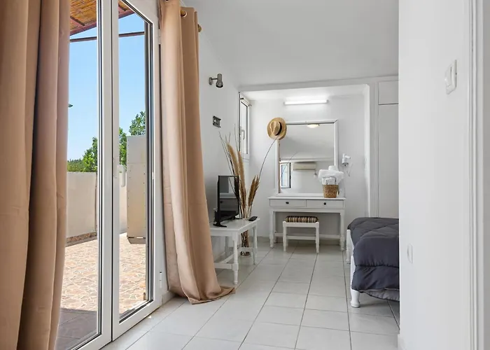 Alexandros B Hotel